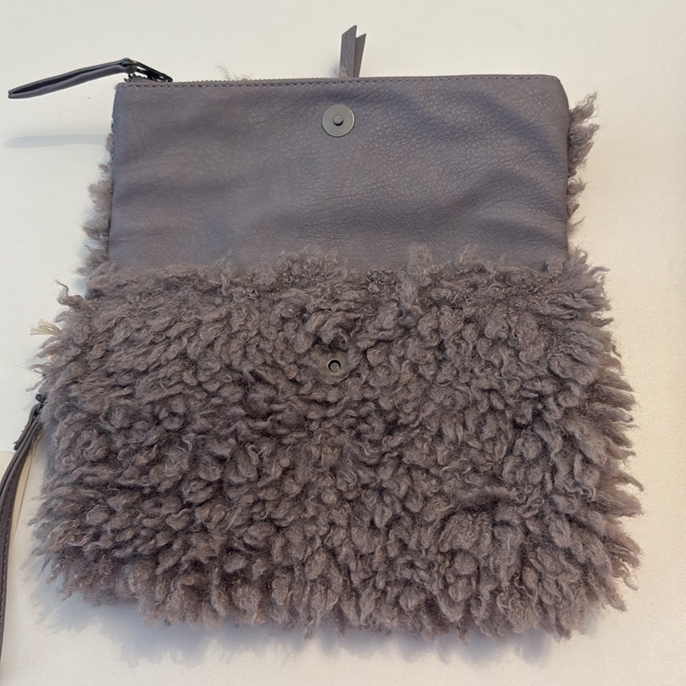 Universal Thread New With Tags Gray/Purple Fuzzy Sherpa Style Clutch NWT - Picture 2 of 7